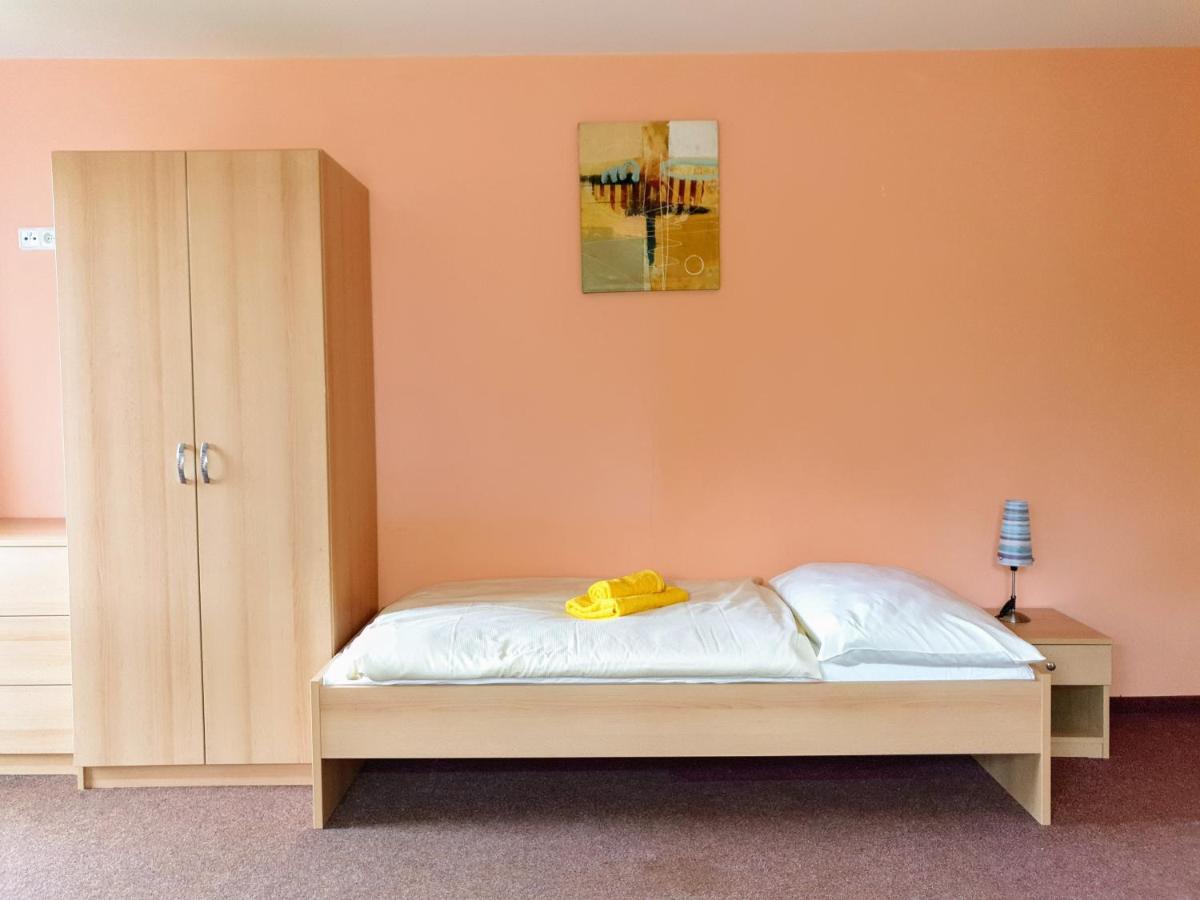Penzion Lumis Nová Role Exterior foto